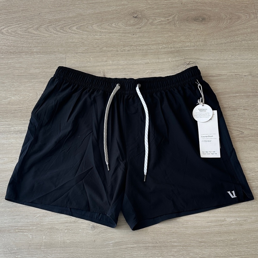 Vuori Black Course Short